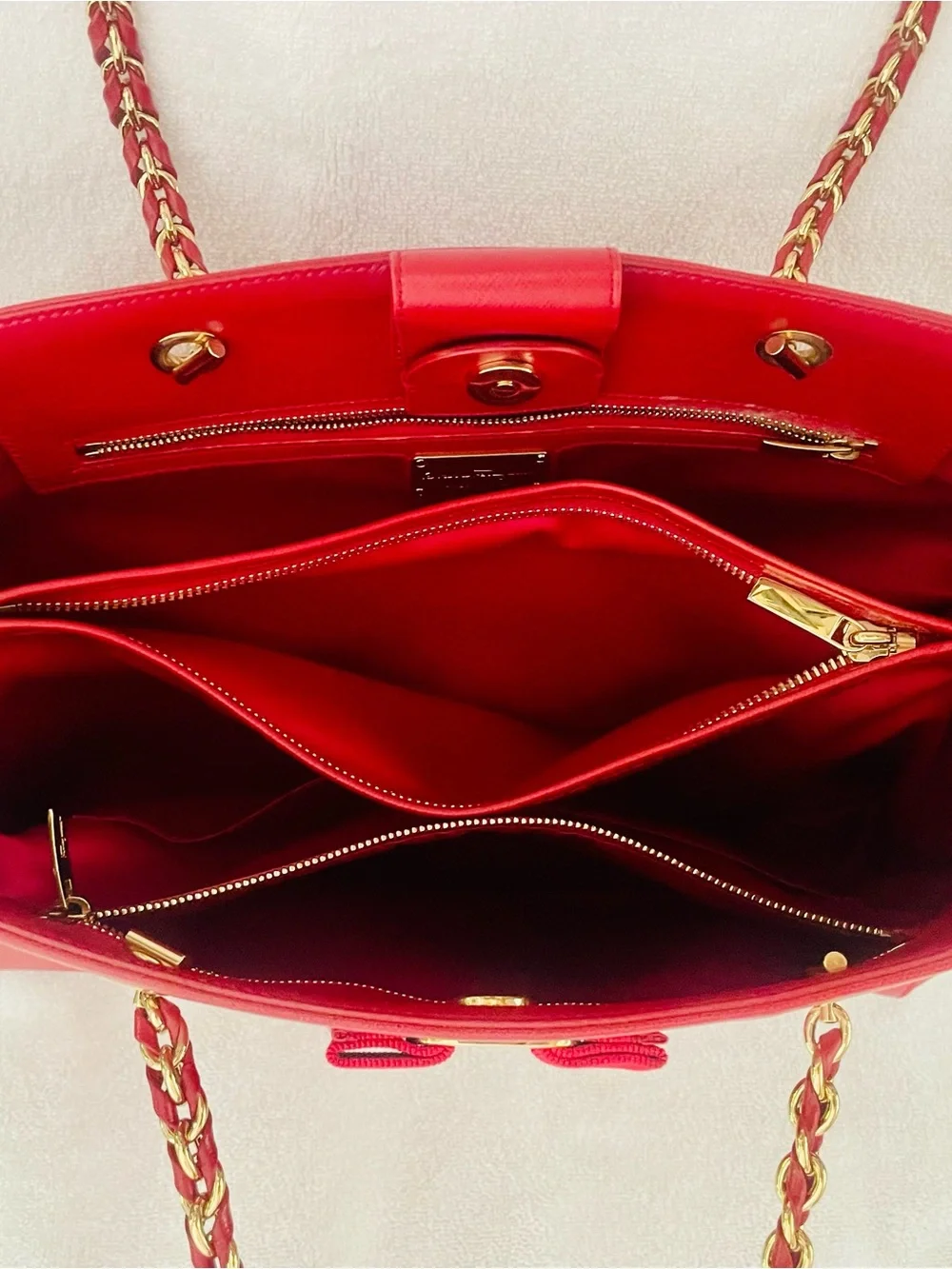 Salvatore Ferragamo Red Vara Bow Chain Shoulder Bag with Gold Hardware
